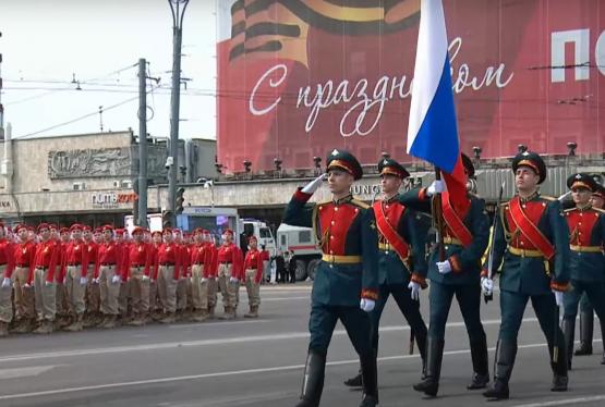 Ростов отметил День Победы 9 Мая военным парадом - ФОТО