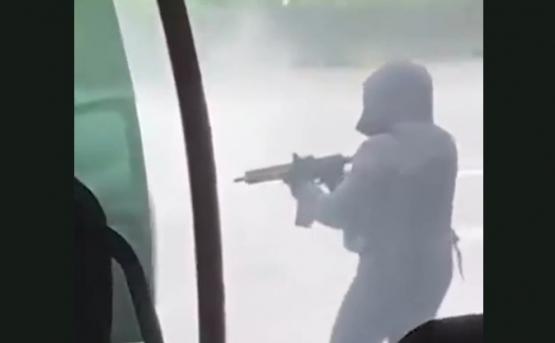 Во Франции боевики с автоматами Калашникова напали на тюремный фургон и освободили наркобарона "Муху"
