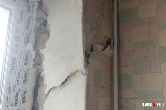 СМИ: жильцов дома на Самаркандской в Ростове из-за трещин на стенах выселяют в ПВР