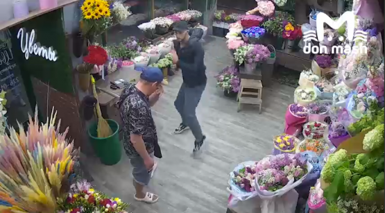 В Ростове торговцы цветами избили воров, пытавшихся украсть букет 