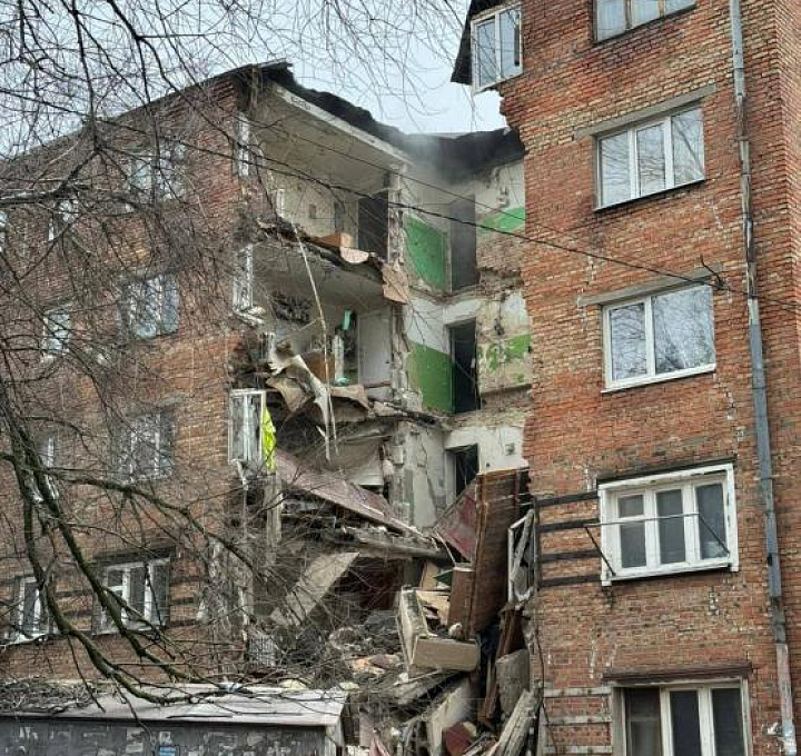 В Таганроге после вмешательства прокуратуры снесли еще два аварийных дома 