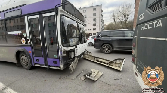 Есть пострадавший: гонки автобусов с пассажирами в салонах закончились эпичной аварией в Ростове  