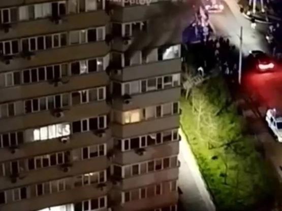 100 ростовчан эвакуировали из-за пожара в 24-этажном доме на Заводской