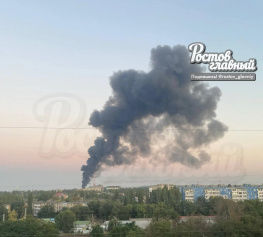 Склад и припаркованные автомобили загорелись в Таганроге