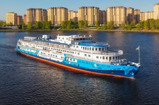 Круизный теплоход сел на мель по пути из Перми в Ростов 