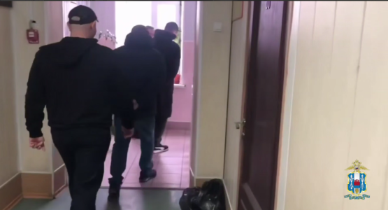 Полиция задержала хулиганов, разгромивших квартиру в ЖК «Пульс» в Батайске