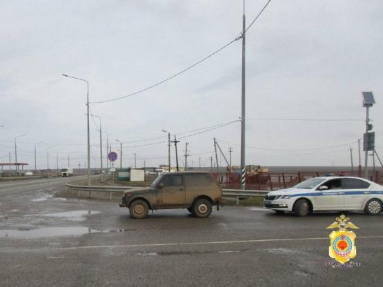 Житель Ростовской области обокрал знакомого в Калмыкии и угнал его машину