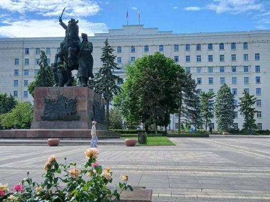 Донской парламент принял нормы об увековечении памяти жертв геноцида советского народа и заслушал отчёты омбудсменов