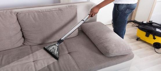Профессиональная химчистка дивана: зачем заказывать услугу