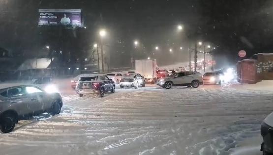 Ростовские водители стали подвозить людей с остановок общественного транспорта