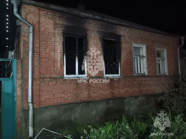 В Ростове из-за зажженной свечи сгорел частный дом