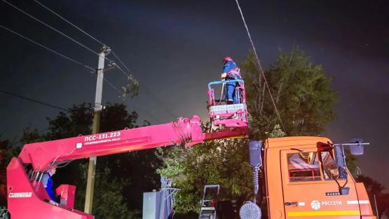 Энергетики вернули свет 90% пострадавших от шторма потребителей