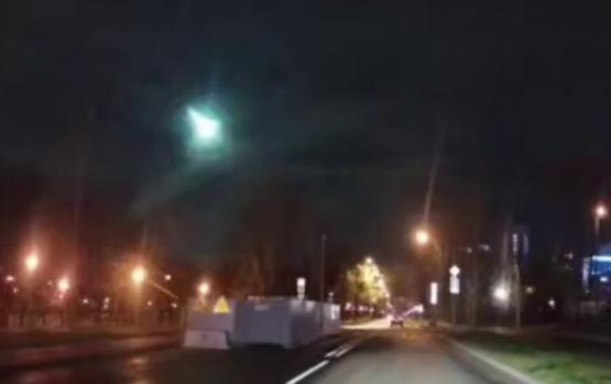 "Это метеорит": москвичи во второй раз за 10 дней наблюдали зеленую вспышку в небе