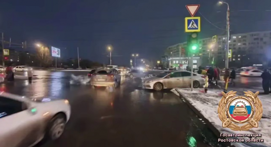 В Ростове в ДТП пострадали трое детей, стоявших на тротуаре