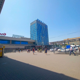 Спрятала в мусорный бак: в Ростове уборщице грозит срок за кражу денег из сейфа на вокзале