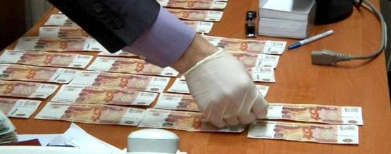 Двух чиновников в Ростовской области поймали на крупной взятке