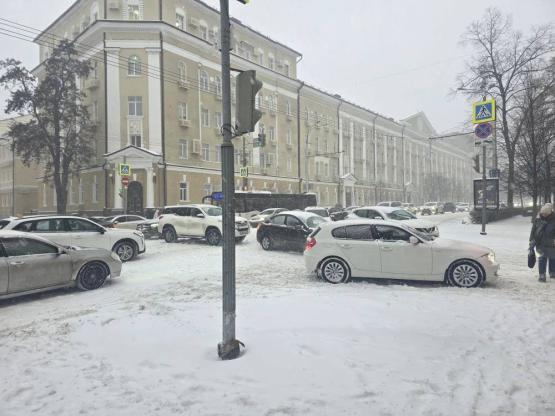 Штормовое предупреждение объявили в Ростовской области из-за сильного снегопада