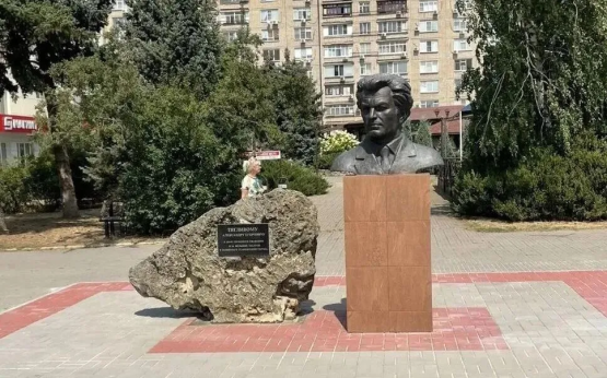Памятник экс-главе Волгодонска перенесли на новое место из-за бюрократических проволочек 