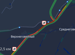 Сломавшийся грузовик собрал затор на М-4 в Ростовской области