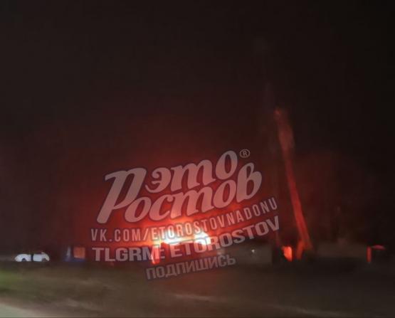 Бытовки с рабочими вспыхнули в Суворовском в Ростове 