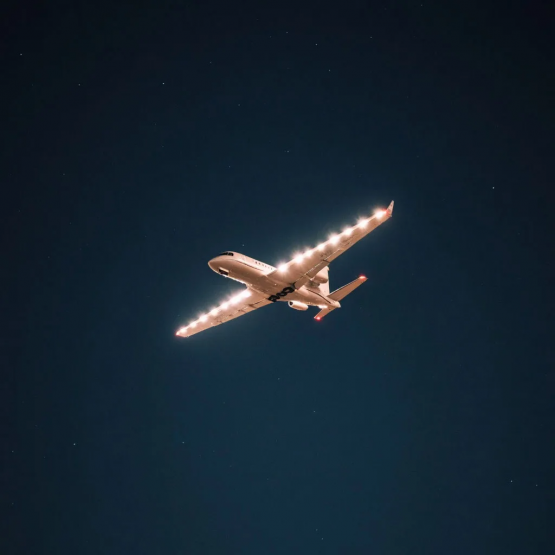 Пассажирский самолёт терпит бедствие в небе над Московской областью 