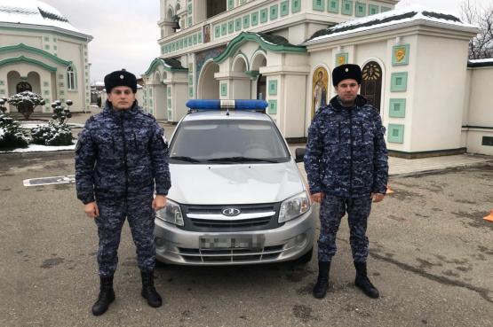 В Краснодарском крае сотрудники Росгвардии помогли упавшему без сознания пешеходу