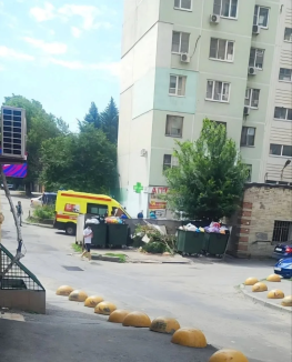 Маленький ребёнок разбился при падении из окна многоэтажки в Ростове 