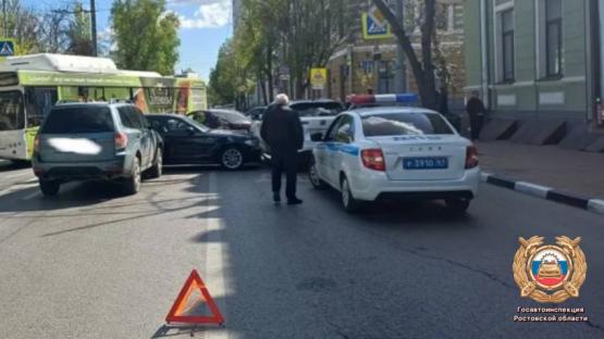 Пять машин: стали известны подробности крупной массовой аварии в центре Ростова 