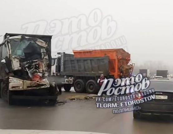 Жесткое ДТП с фурами и машиной коммунальщиков произошло на Северном обходе Ростова 