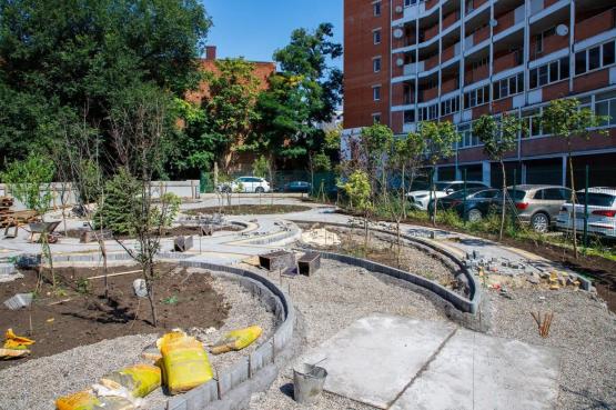 В Ростове обустройство сквера на месте снесенного дома Парамонова завершат в сентябре 