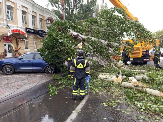 Во время ливня в Ростове пострадал 40-летний мужчина