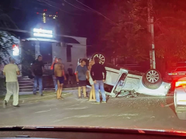 Эпичное ДТП с «перевёртышем» устроили две автоледи в центре Ростова 