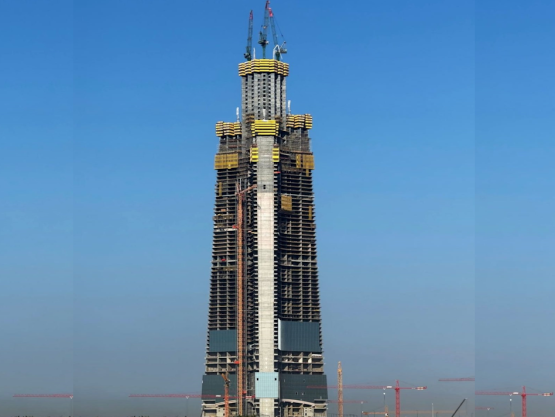 Самый высокий небоскреб в мире достиг 90-этажной отметки