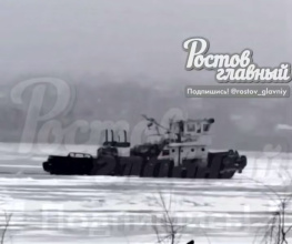 Судно застряло во льдах в Дону под Ростовом