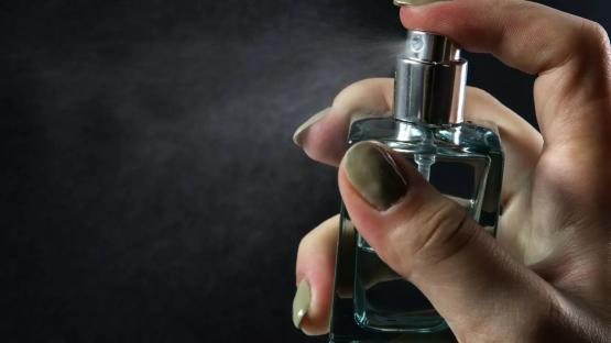 Жительница Ростовской области едва не лишилась зрения из-за парфюма