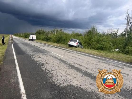 Один человек погиб, 2 пострадали при ДТП из-за обгона в Ростовской области