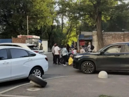 Байкер сбил пожилую женщину и ребёнка в центре Ростова 