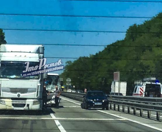 Фуры ростов. Под ростовом пассажирский автобус врезался в фуру. ростов на дону авария кроссворд фура.