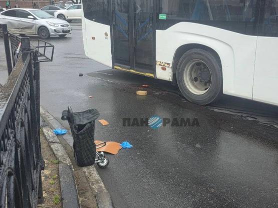 Фотофакт: ростовчанка попала под колёса автобуса на Центральном рынке