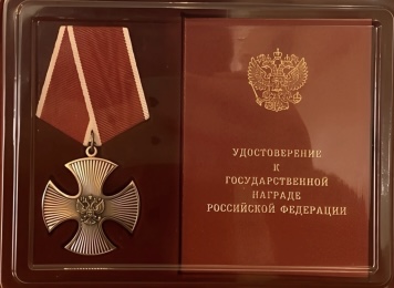 В Батайске посмертно наградили орденом Мужества военнослужащего Максима Колесникова