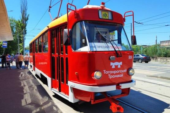 В Таганроге запущен первый в ЮФО туристический трамвай-кафетерий