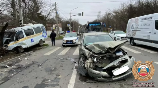 «Газель» для перевозки инвалидов попала в жёсткое ДТП в Ростове