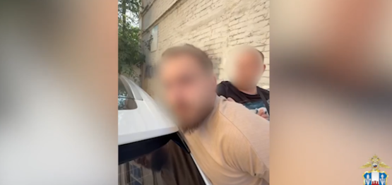 В Азове задержали курьера аферистов, выманивших у вдовы бойца СВО больше 16 миллионов