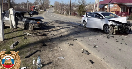 Три человека пострадали в ДТП с водителем-подростком в Ростовской области