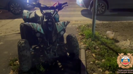 В Ростове два подростка на квадроцикле врезались в иномарку