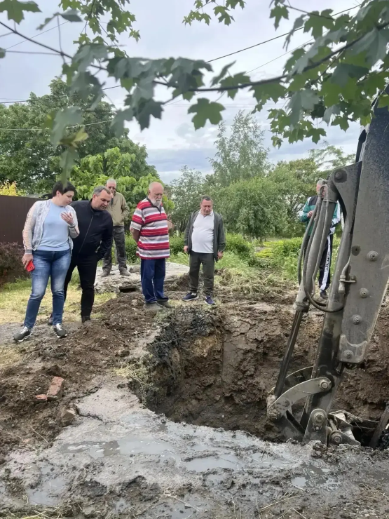 В Азове из-за аварии на коллекторе канализация затапливает дома