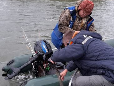 В Азове спасли рыбака на лодке со сломанным мотором