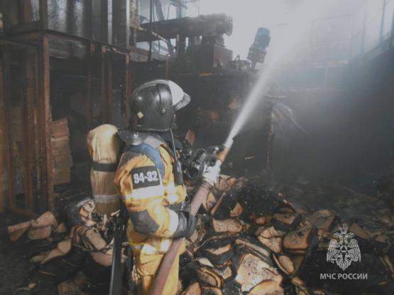 Восемь пожаров потушили за сутки в Ростовской области 