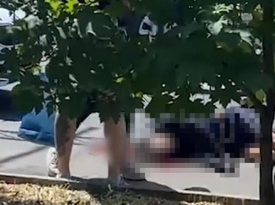 В Ростове автоледи насмерть сбила студента на тротуаре