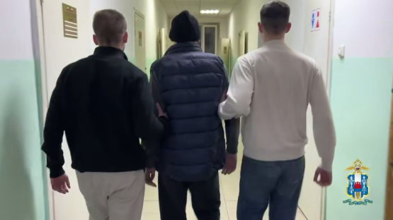 В Ростове прохожий задержал вора с двумя коробками конфет